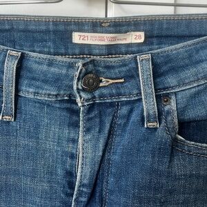 Levi’s High Rise Skinny size 28